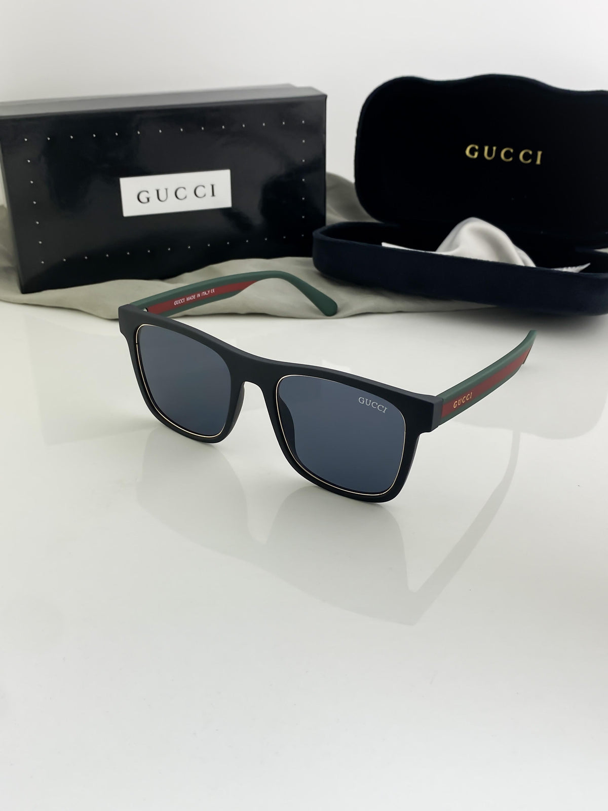 Gucci Black & Red 2051